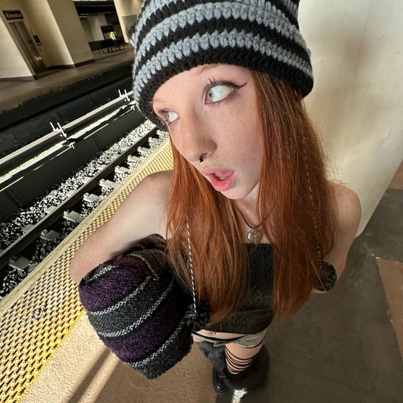 Meet your Posher, Quinn - Picture 2 of 8